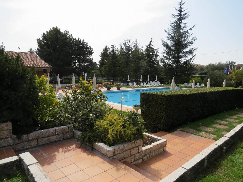Residence Liana Albisano Torri Del Benaco Exterior foto